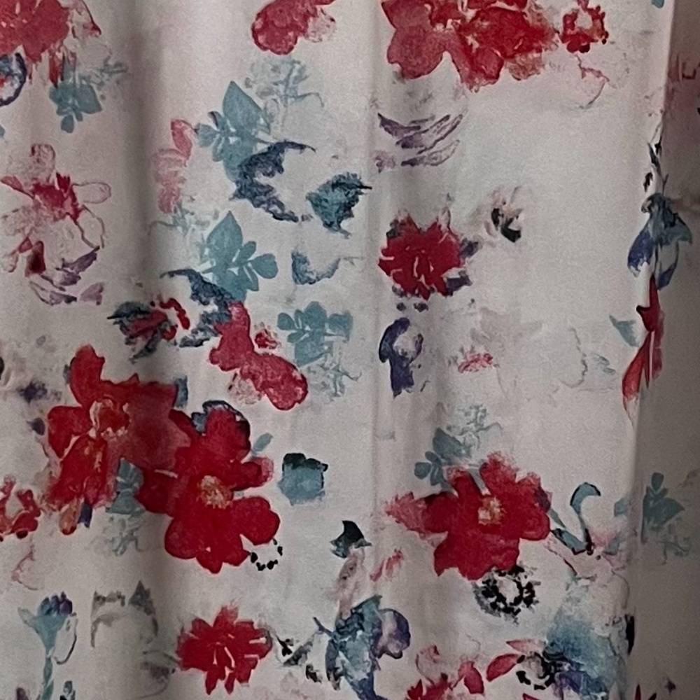 Beautiful Floral top - Picture 7 of 10